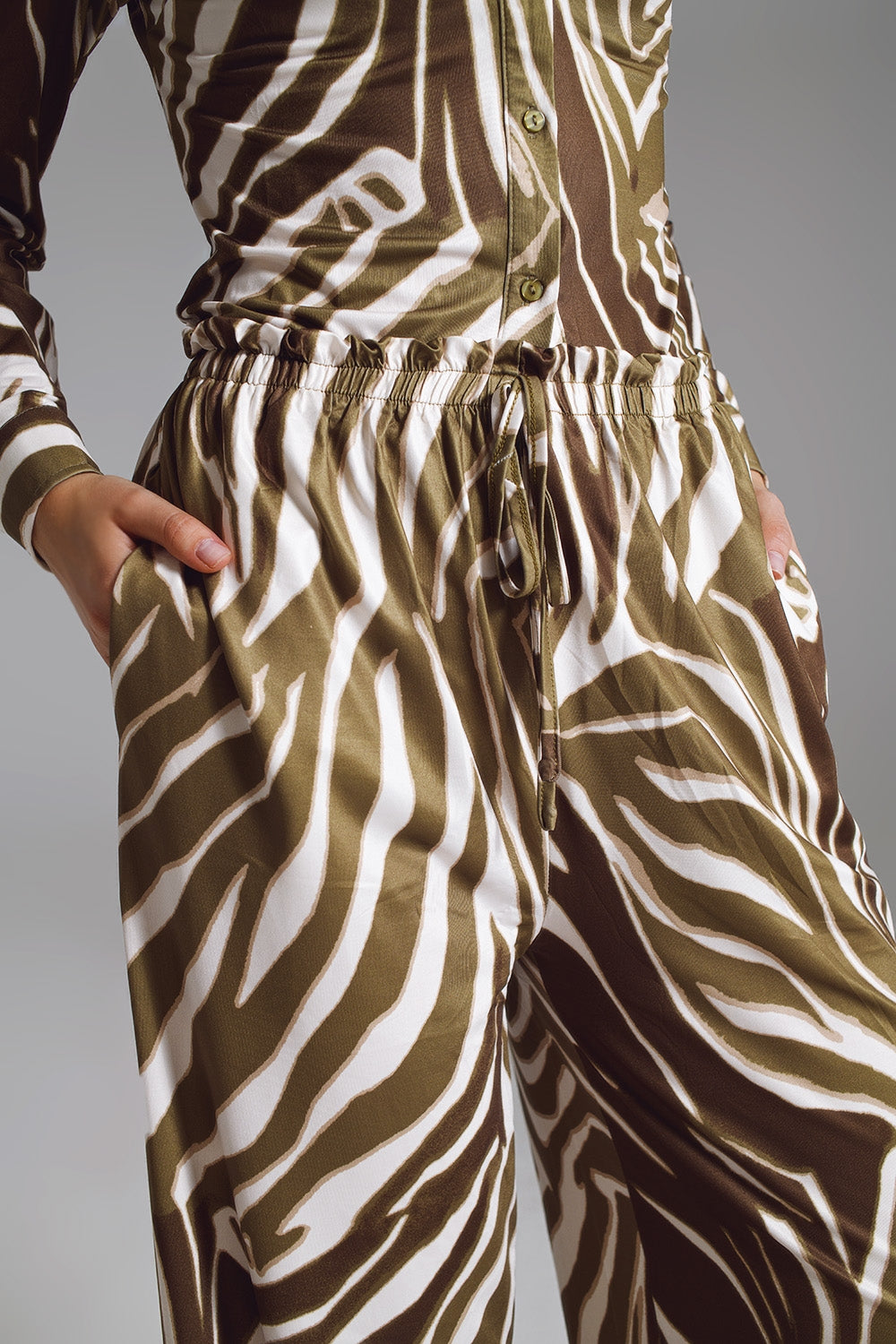 Straight Pants with zebra print in Olive Green and White - Trousers