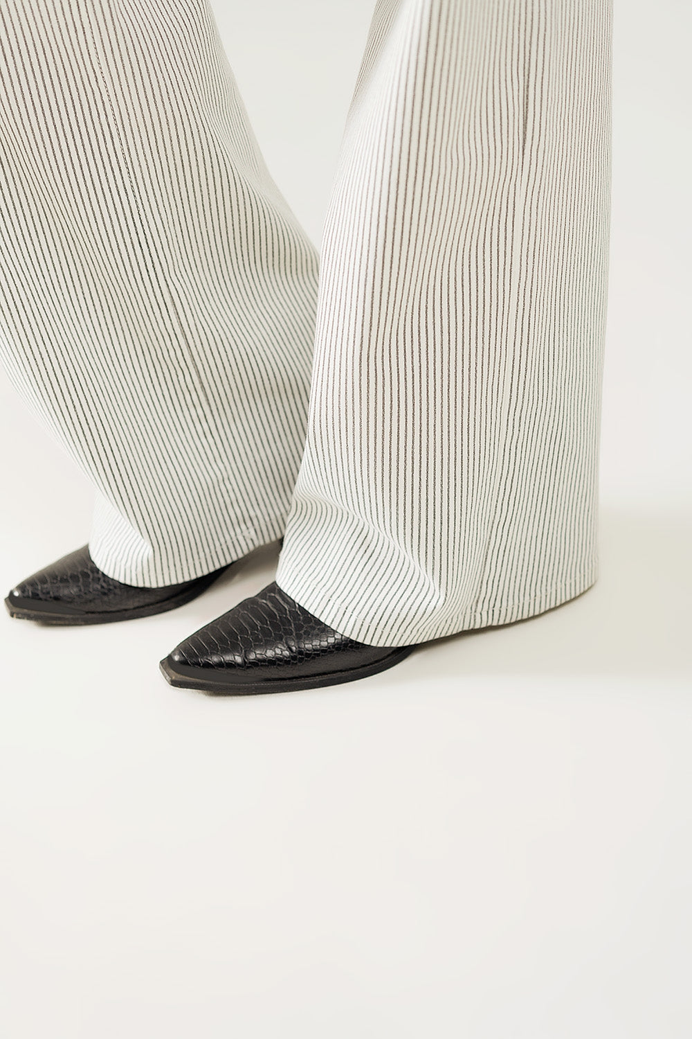 Striped pants with a straight leg in a stretch fabric - Trousers
