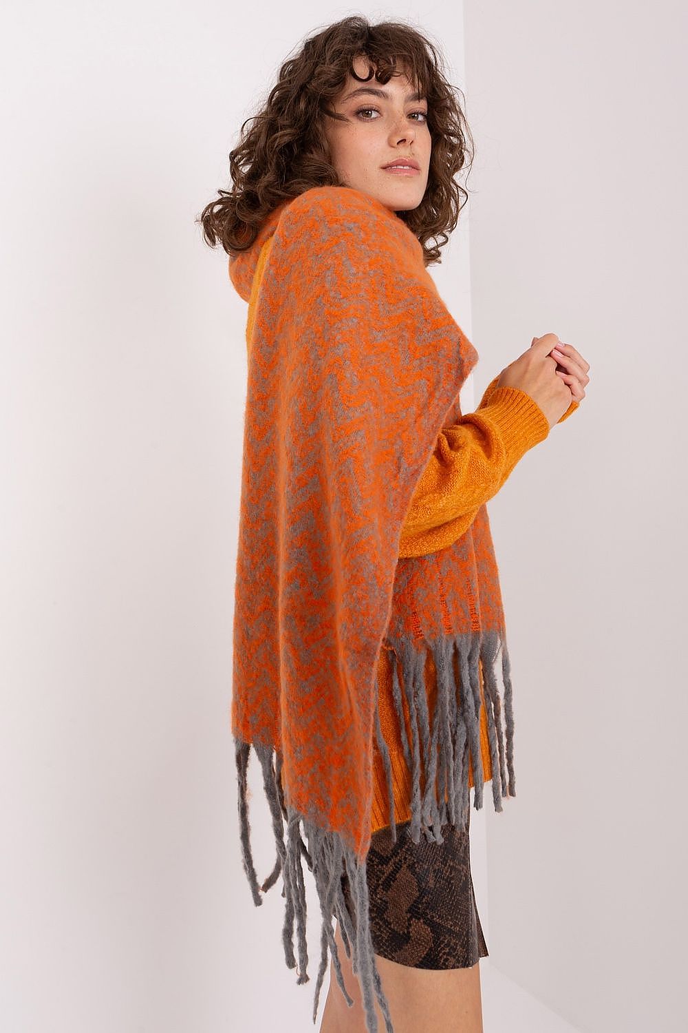 Stylish Ladies Shawl for Winter - Chic Warm Accessory - Accessories