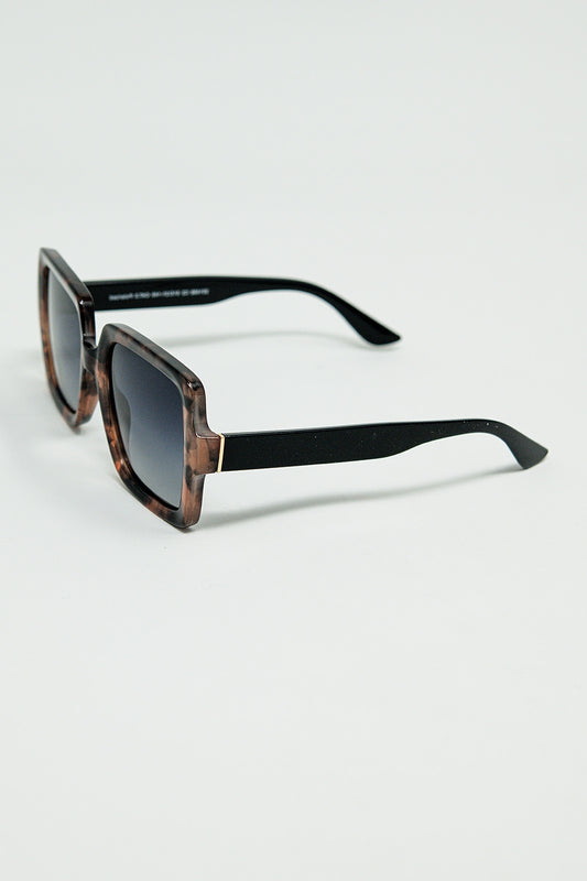 Sunglasses with a brown print frame and black temples - Sunglasses