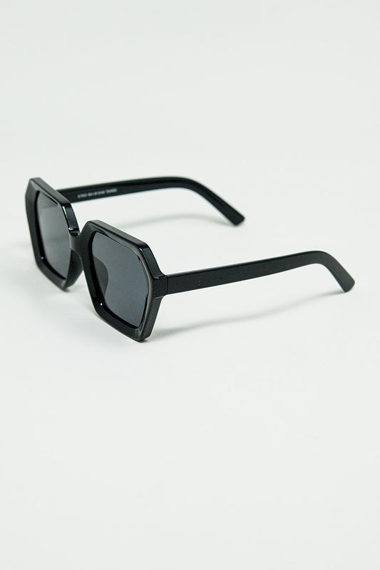 Sunglasses with geometric frames in black - Sunglasses