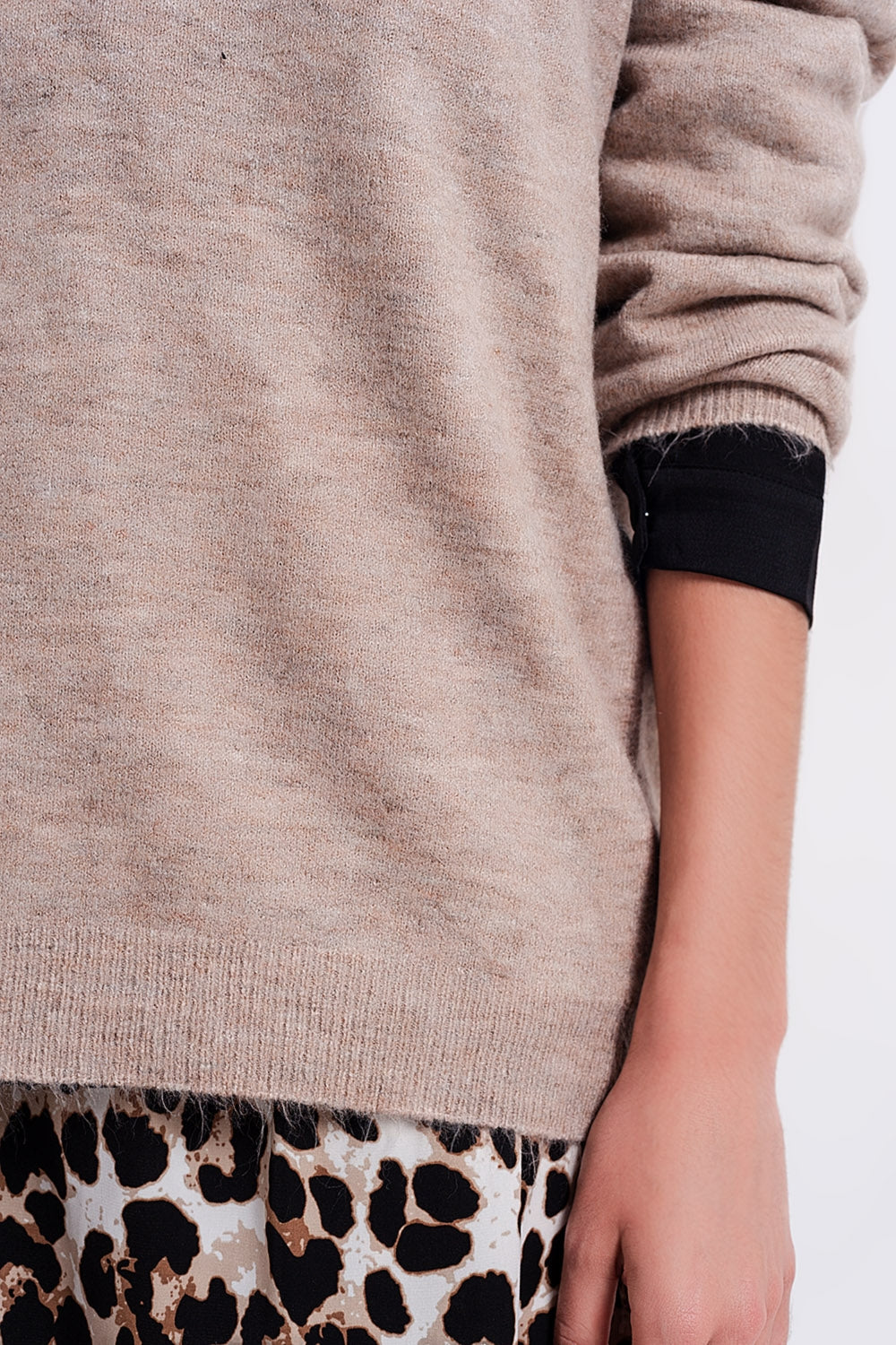 V neck jumper in brown - Jumpers