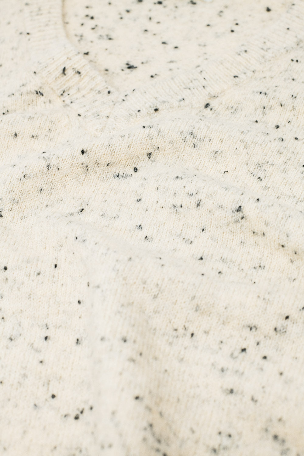 V-neck wide fit Speckled Sweater in Cream - Jumpers