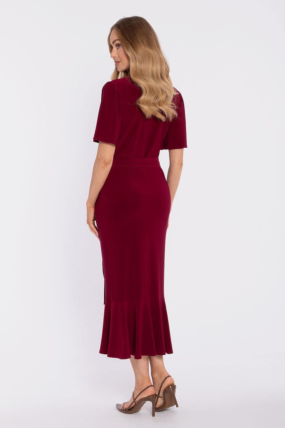 Moe burgundy midi daydress with short sleeves and a flared hem for a stylish look