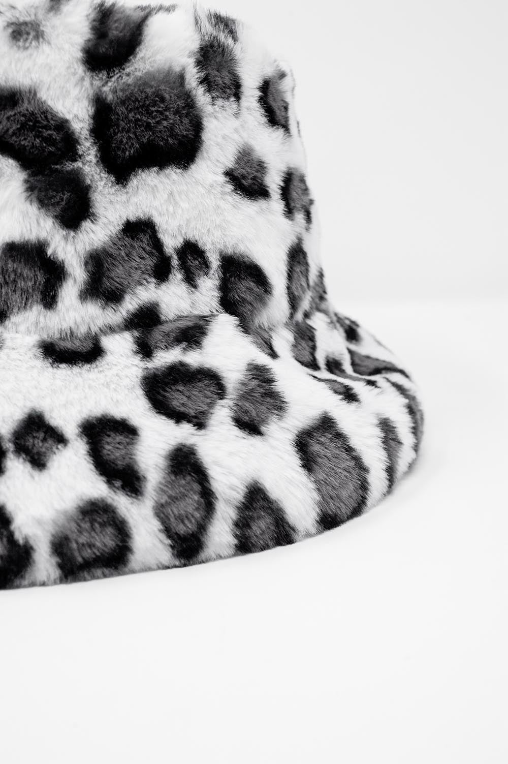 White bucket hat in animal print - Hats