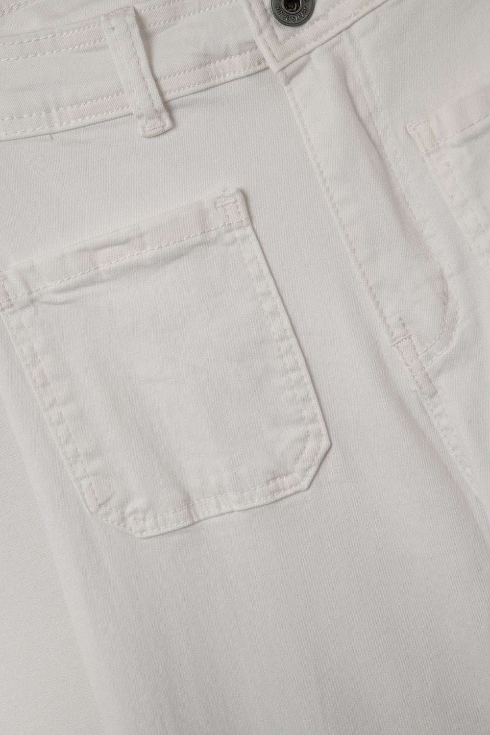 White Straight Leg pants With Front Pockets - Jeans