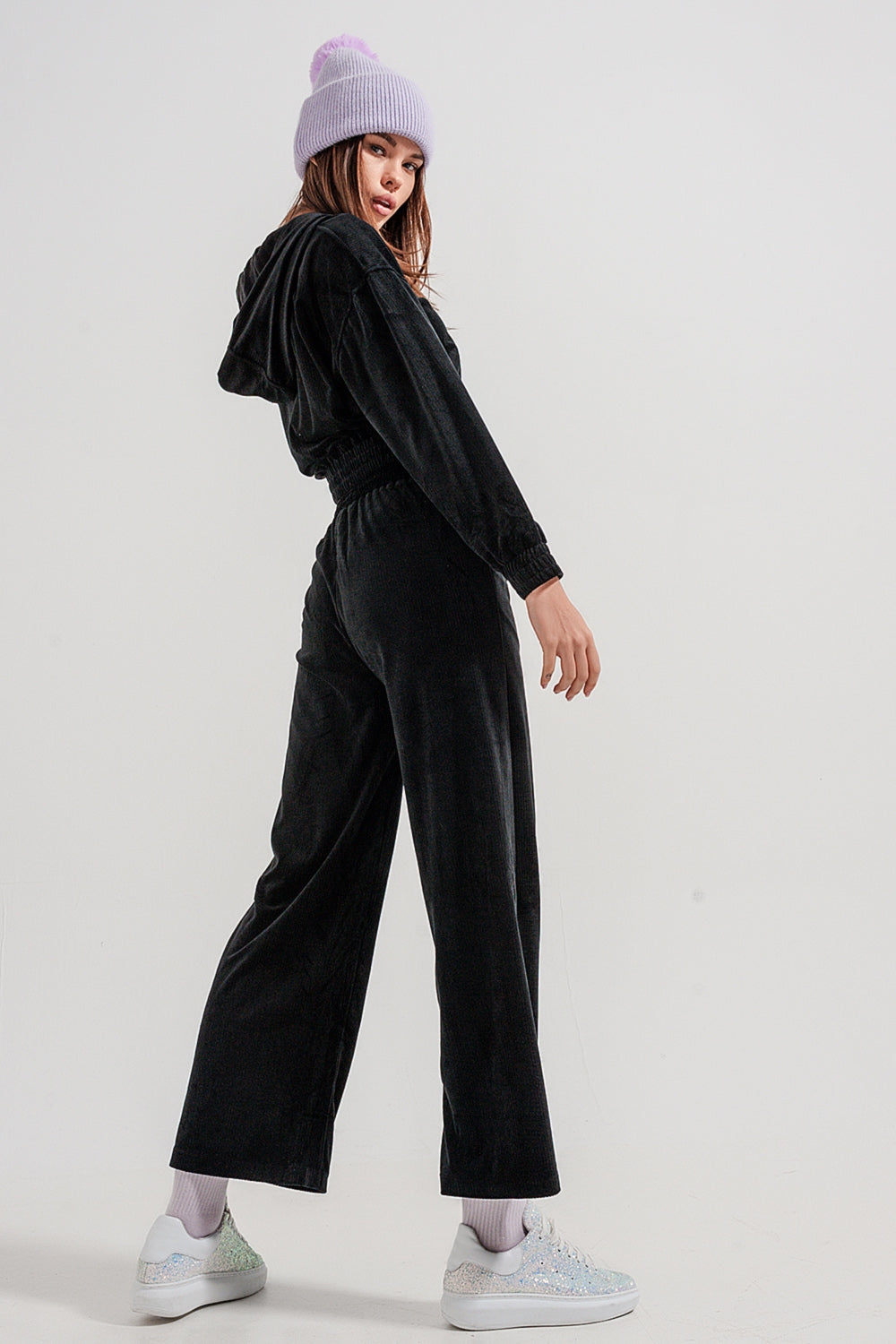 Zip through hoodie in black - Sweaters