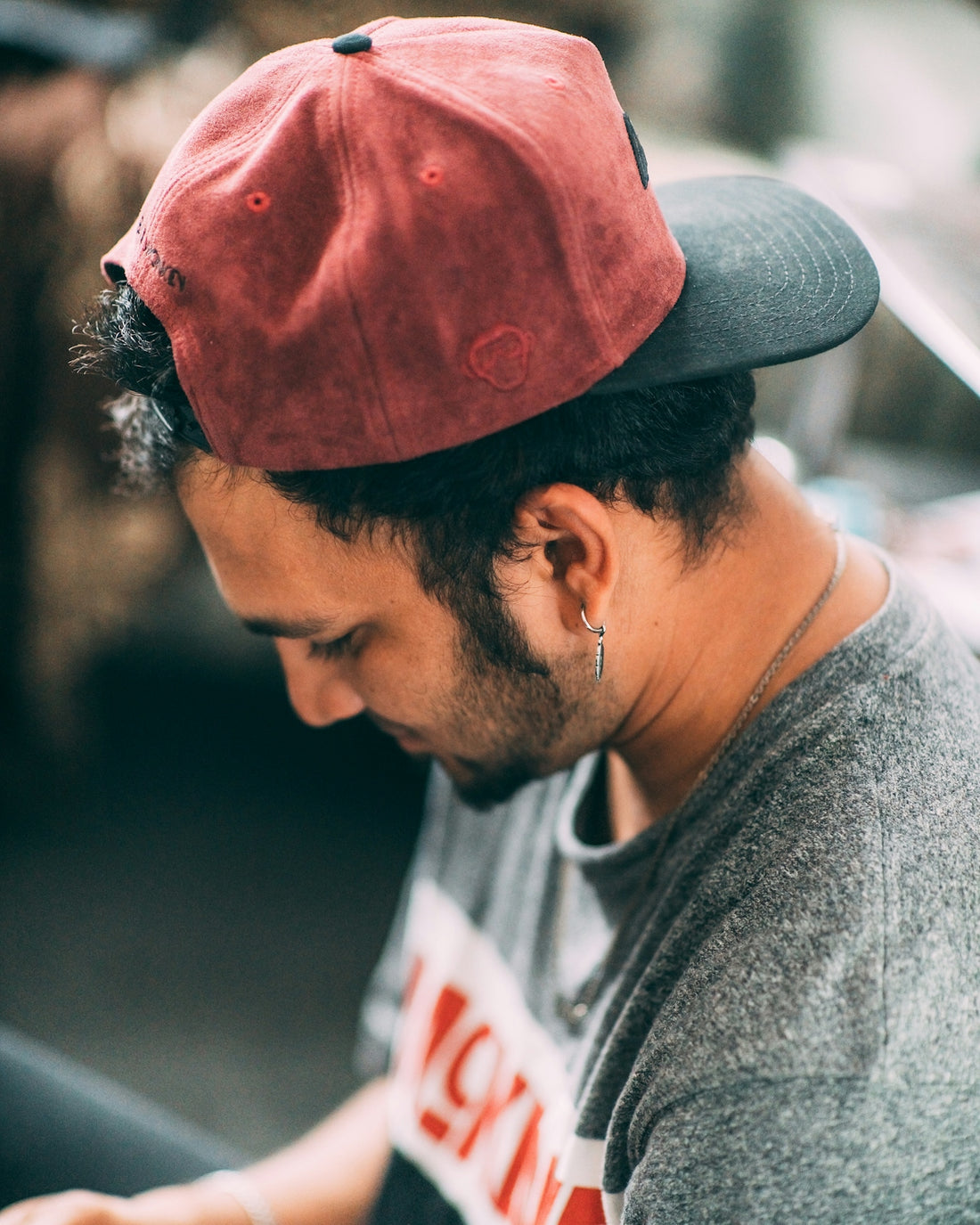 man in gray crew neck shirt and red cap