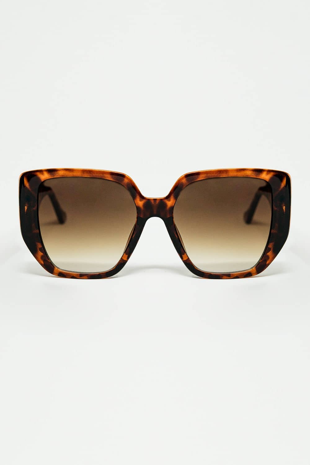Square tortoiseshell fashion sunglasses for women with gradient brown lenses for stylish eye protection