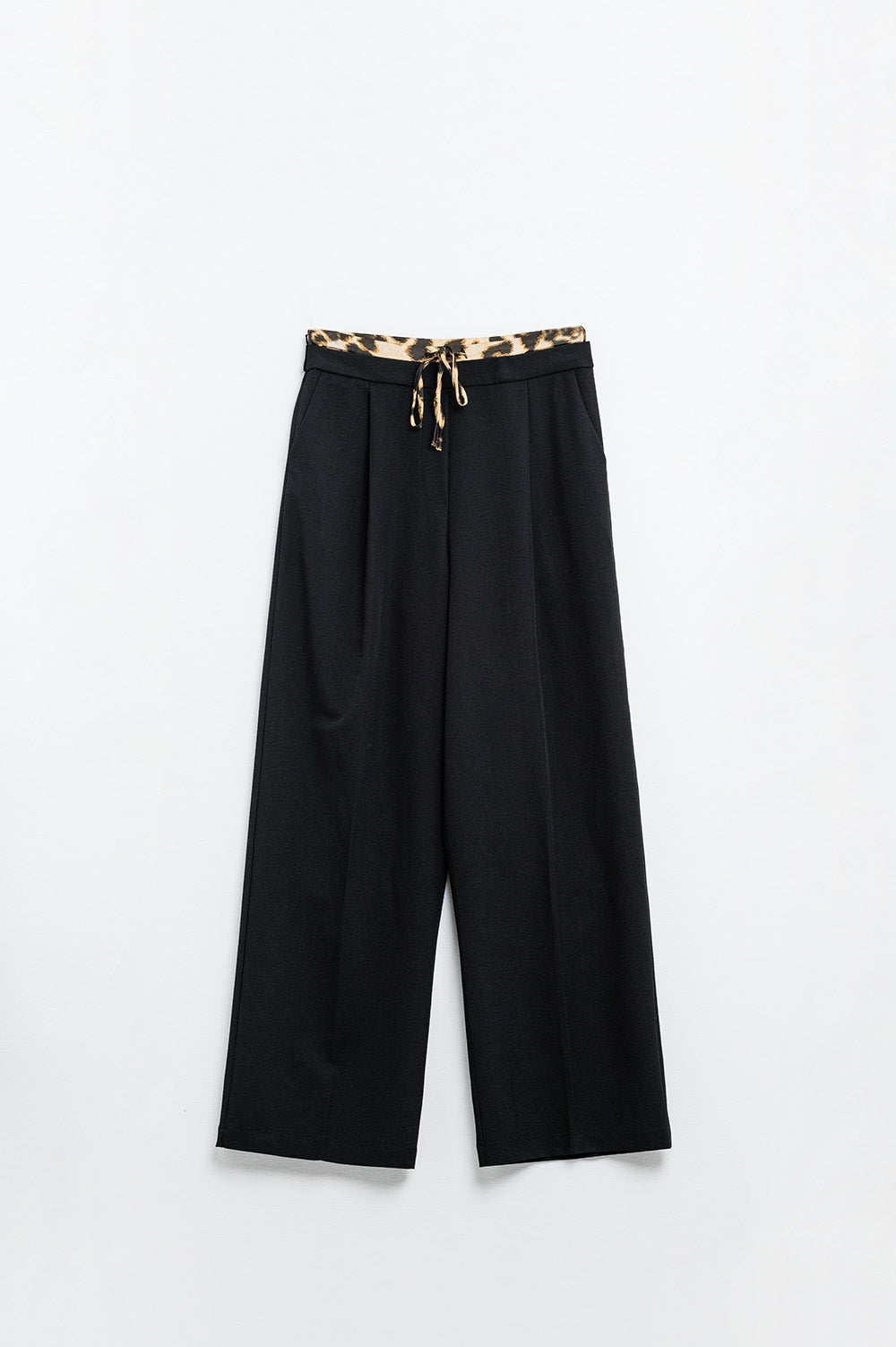Long black pleated pants with leopard detail at the waist - trousers