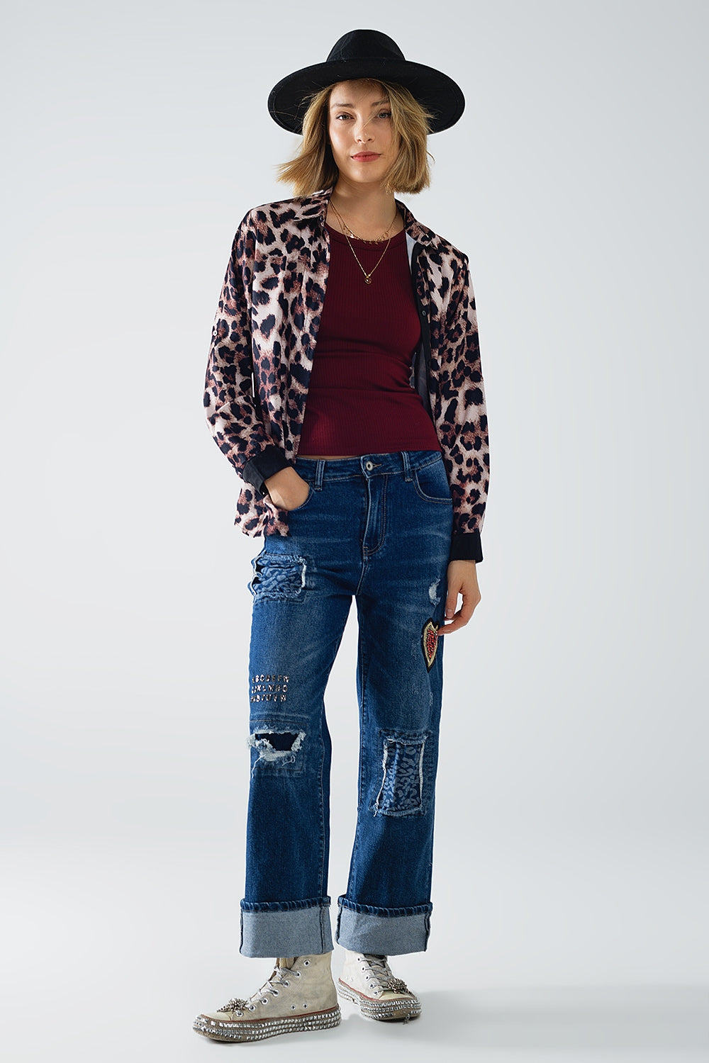 Wide leg jeans embellished with some patches - Denim