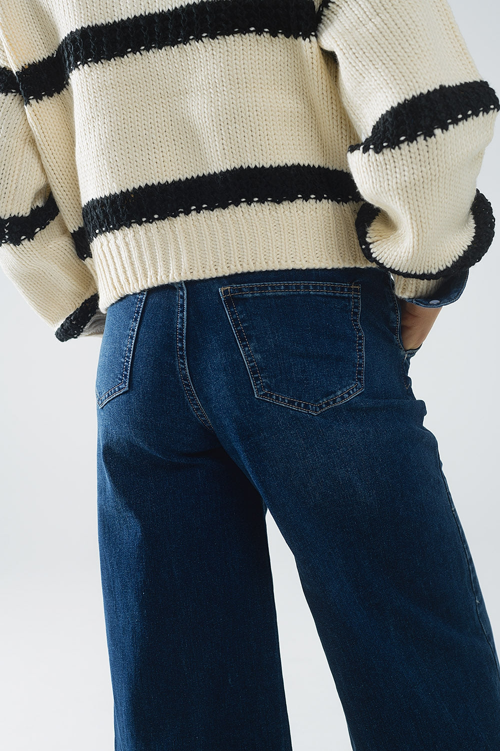 Super wide leg jeans in mid-wash - Denim