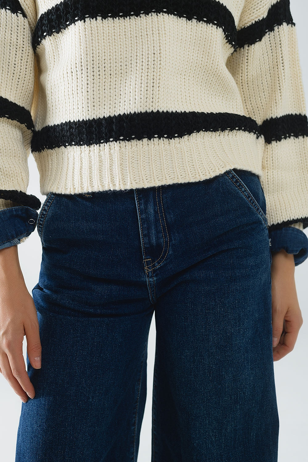 Super wide leg jeans in mid-wash - Denim