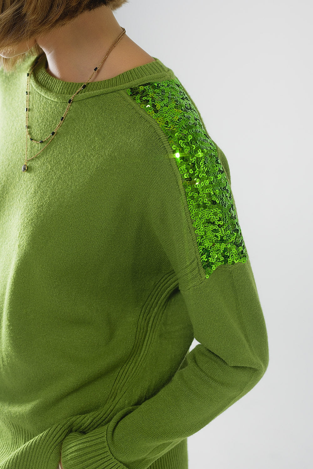 Green Long Sleeves Sweater With Sequins on The Shoulders