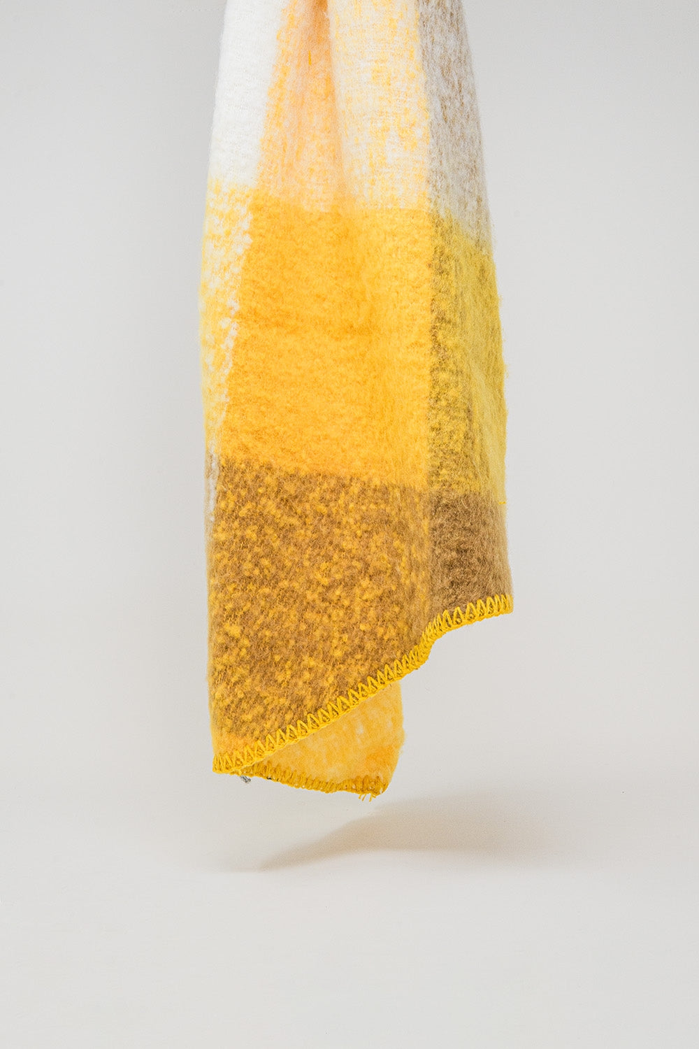 Scarf in beige and yellow