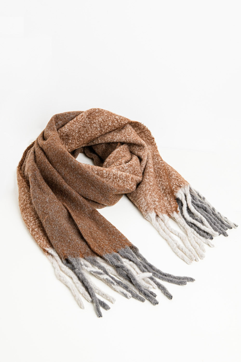 Chunky knit scarf in brown color block with fringes - Scarves