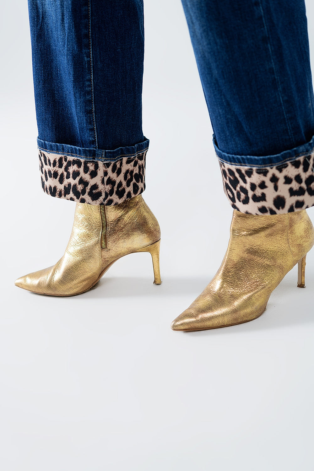 Wide leg jeans with leopard stripe at the bottom - Denim