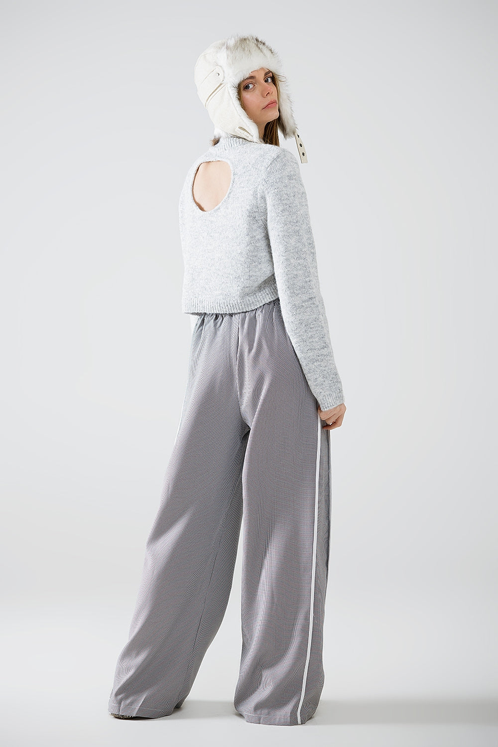 Grey jersey with long sleeves and open back detail - jumper