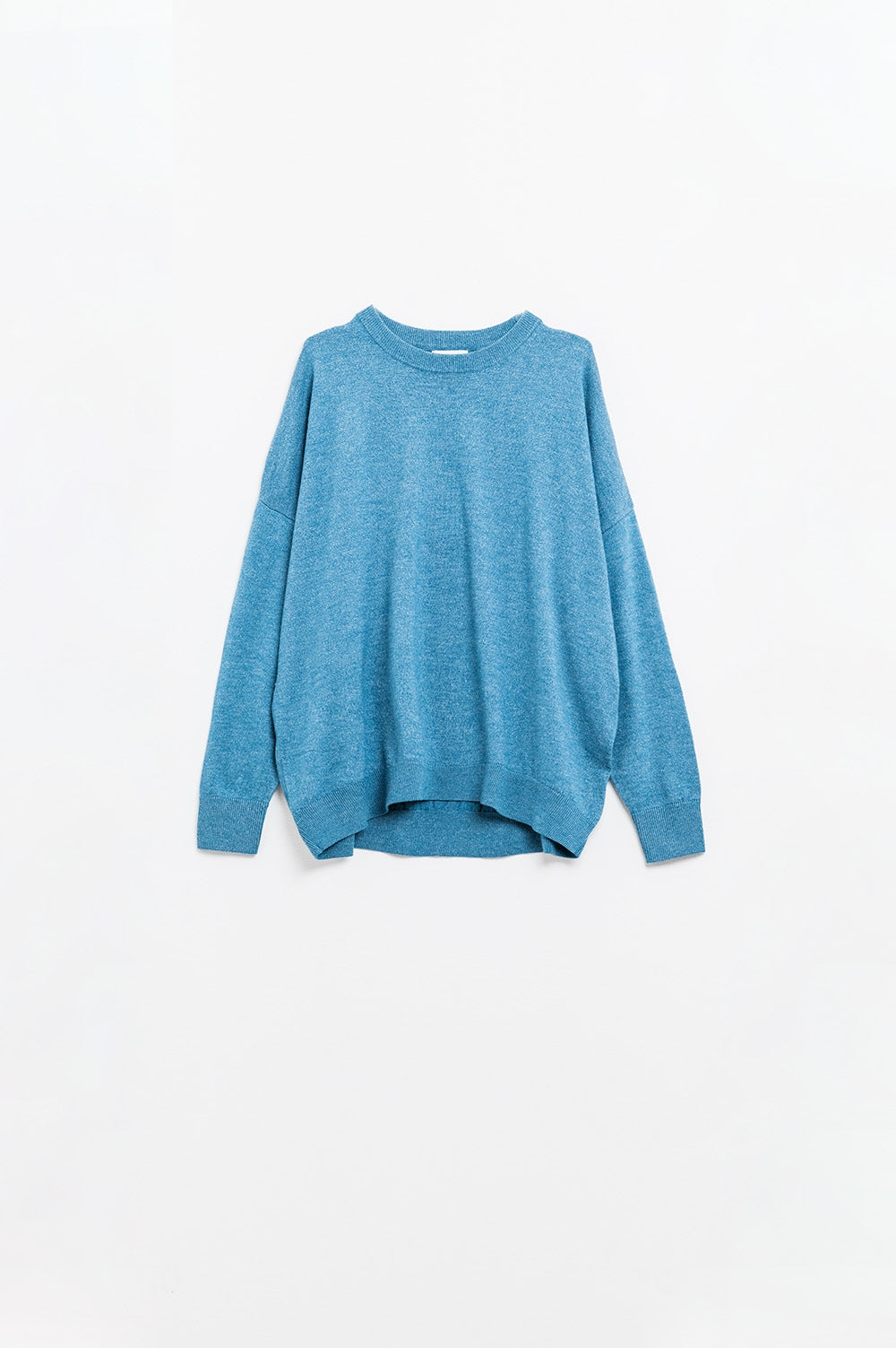 Loose fine-knit sweater in blue with a round neck - jumper