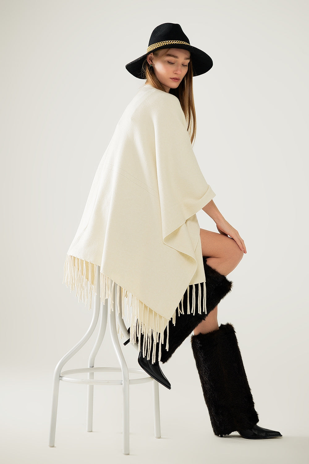 Soft knitted poncho in beige with fringes