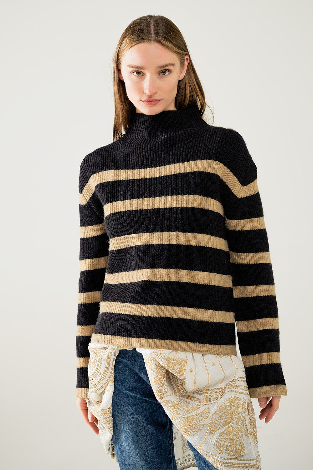Ribbed knit jersey in black with camel stripes
