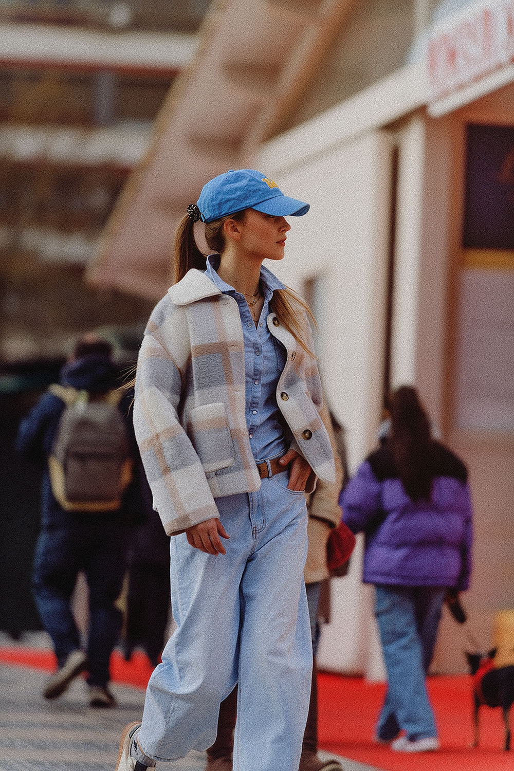 Boyfriend Stretchy Barrel Jeans In Light Wash - Denim