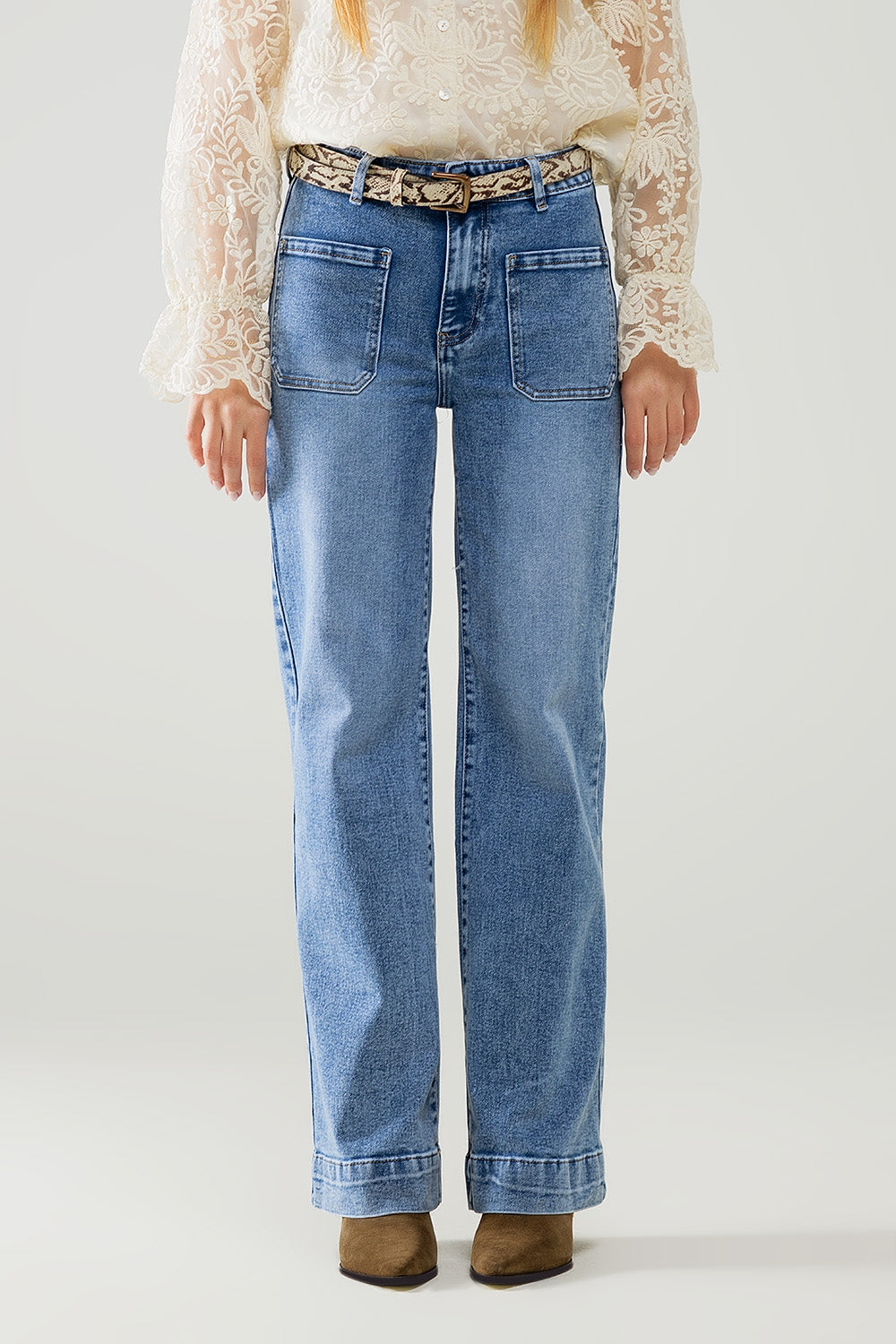 Stretchy Straight Leg Jeans With Front Pocked in Medium Wash - Denim