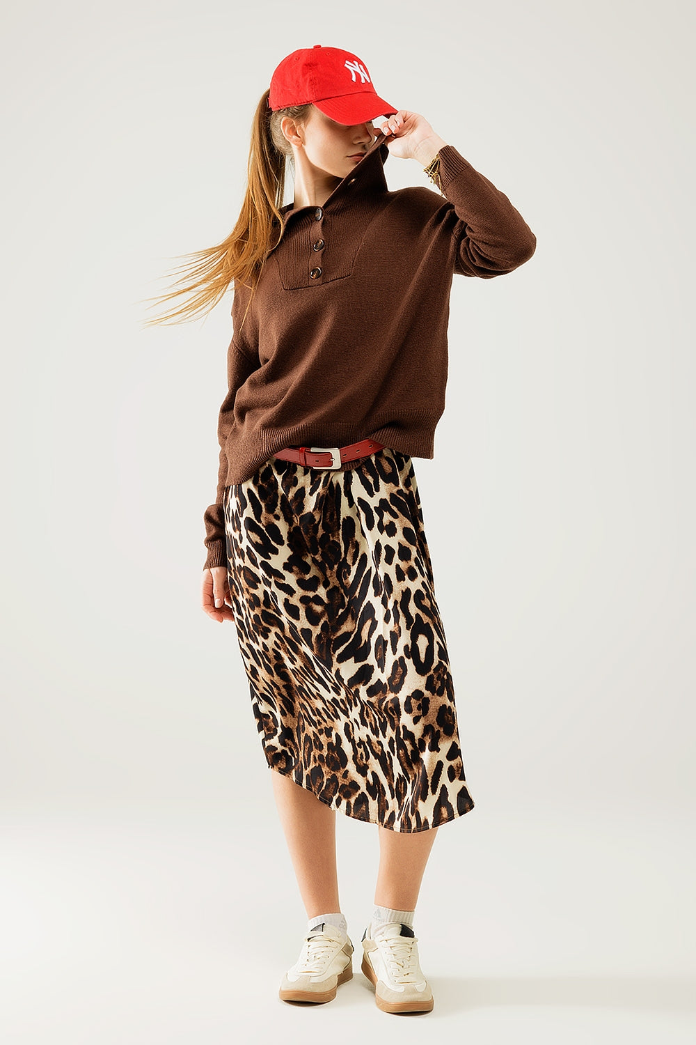 Brown loose sweater with button closure - jumper