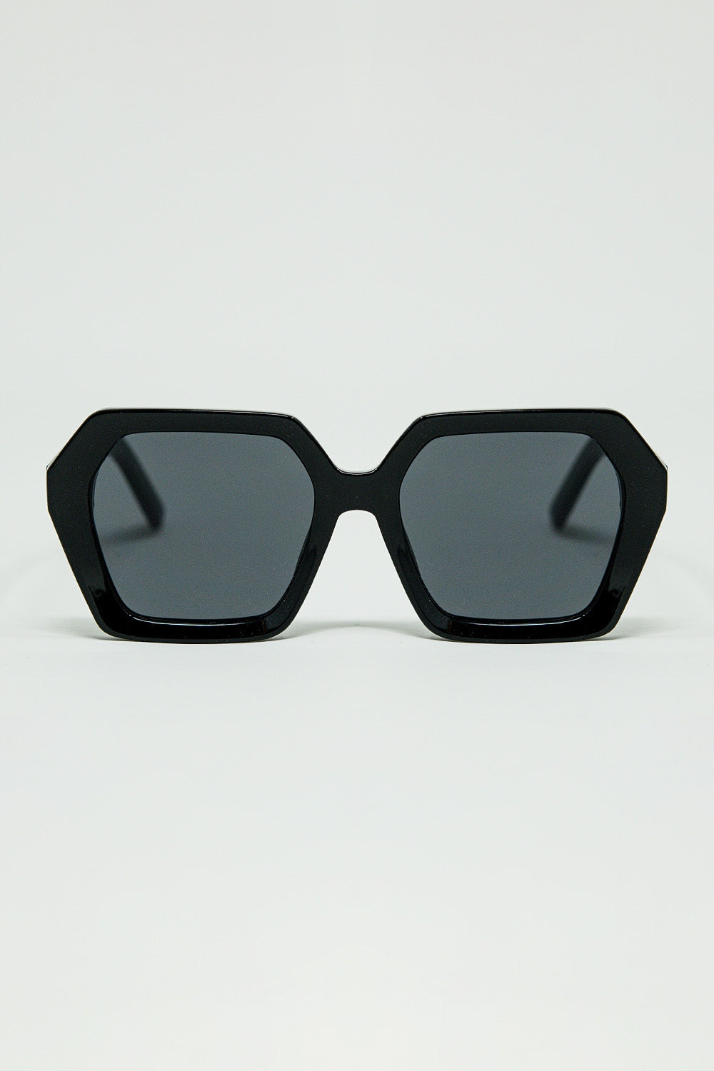 Sunglasses with geometric frames in black