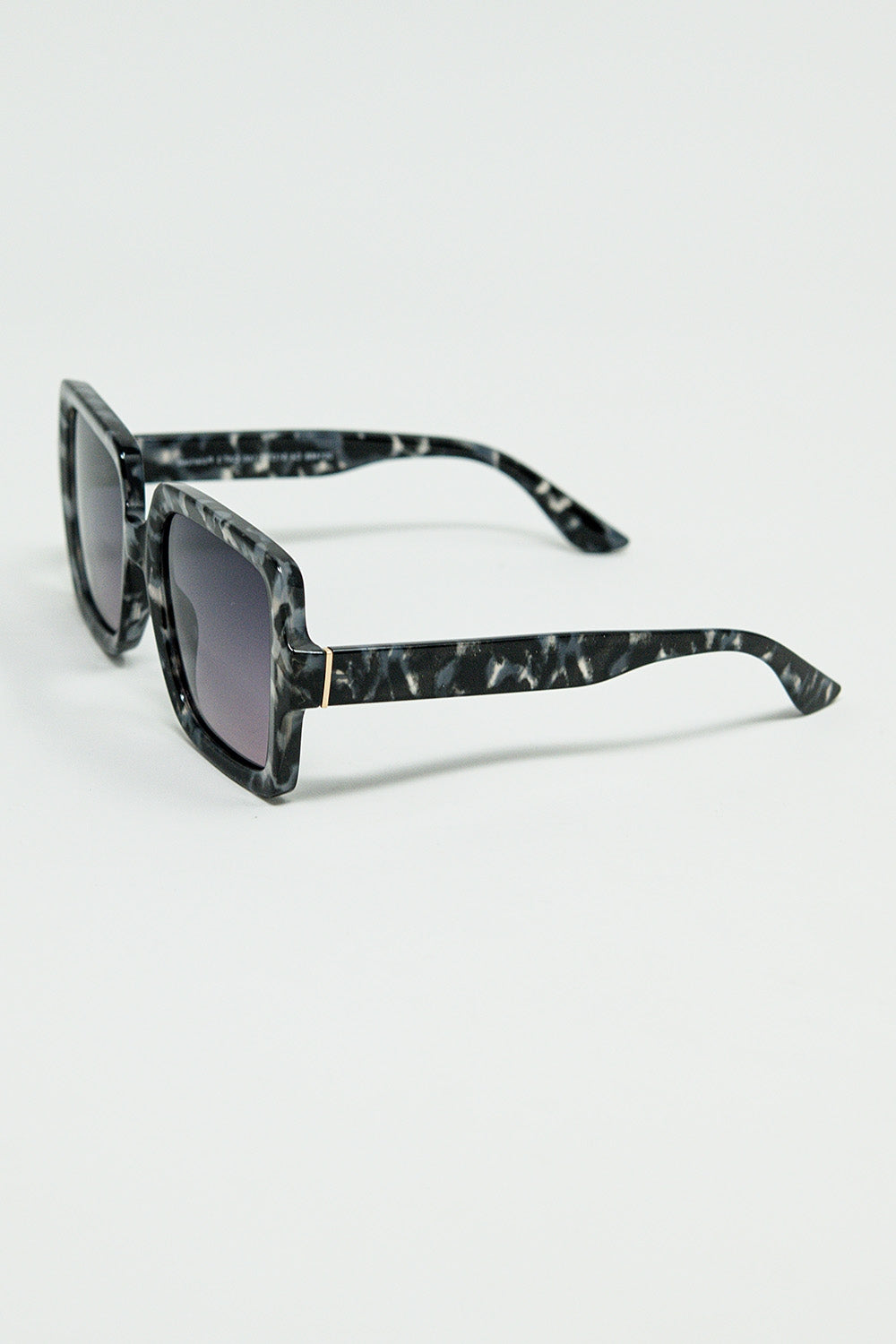 Squared Sunglasses In Black and White/Grey Spot Details