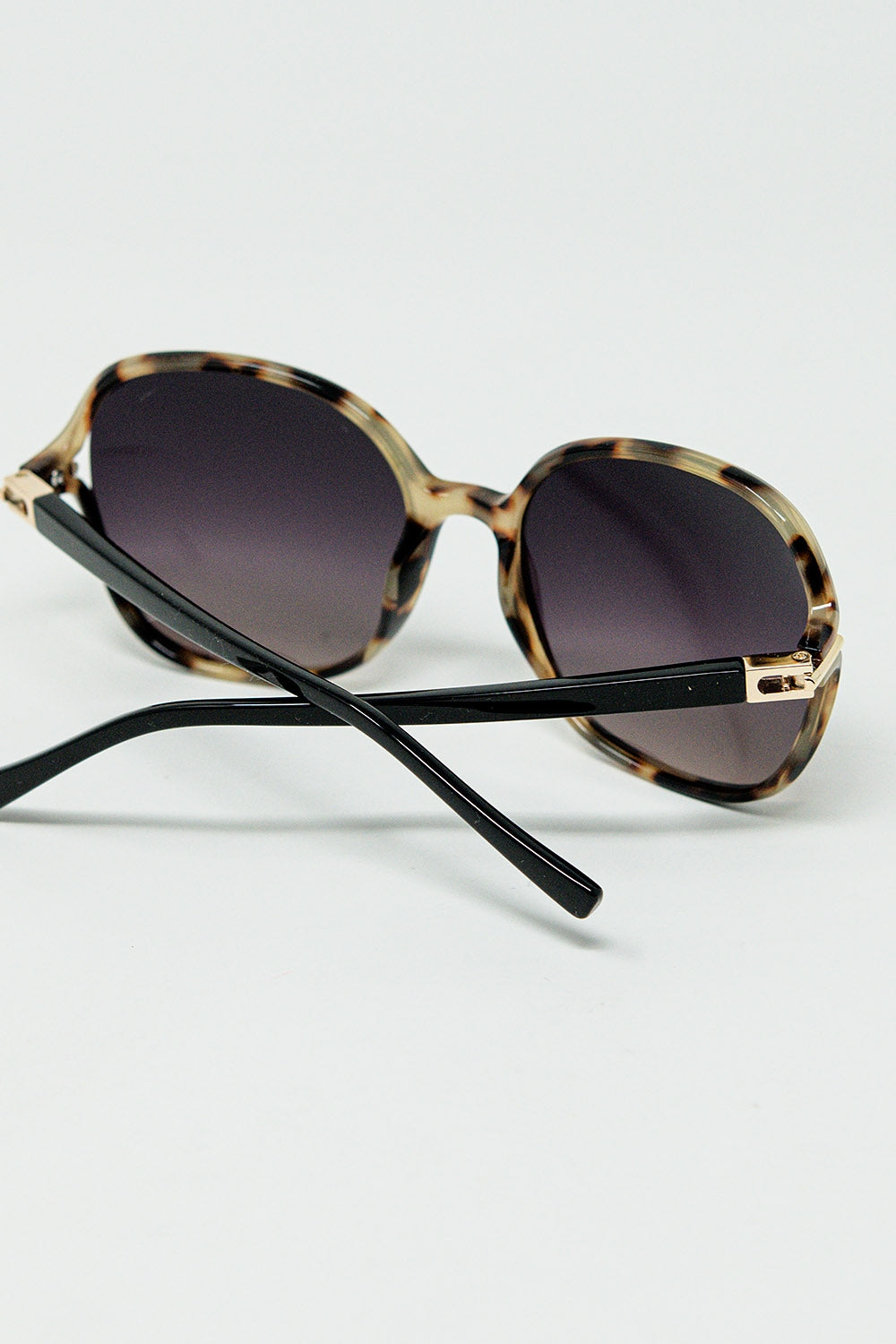 Round beige printed sunglasses with gold metal detail