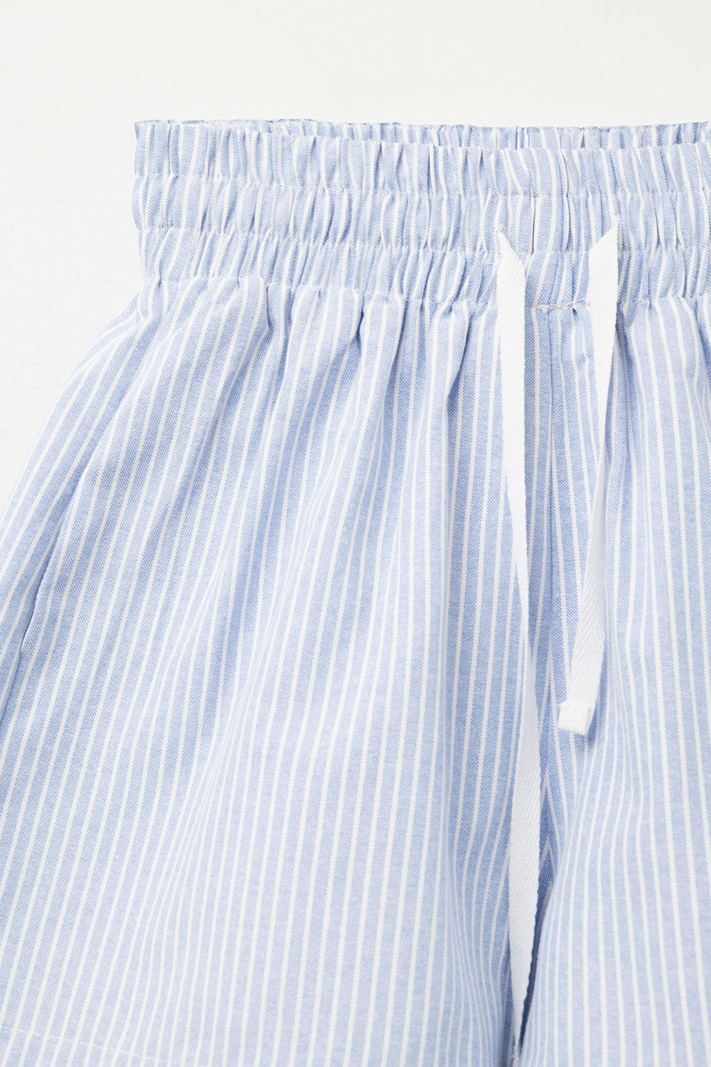 Short with stripes and strings in the waistband - trousers