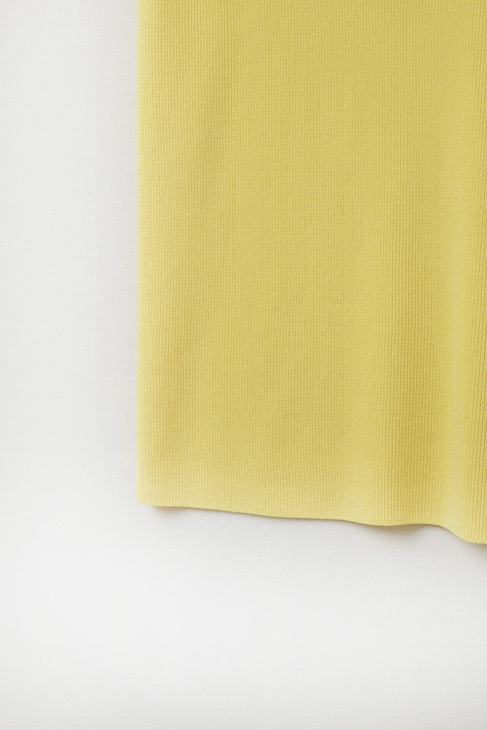 Yelow sleeveless fine knitted top With V-Neck