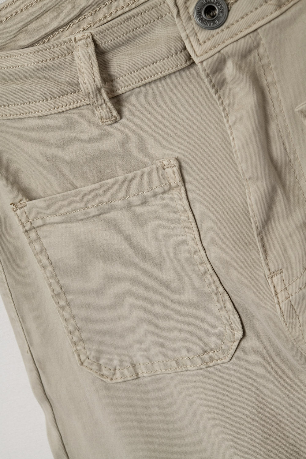 wide leg pants with front pockets in beige - Coloured Jeans