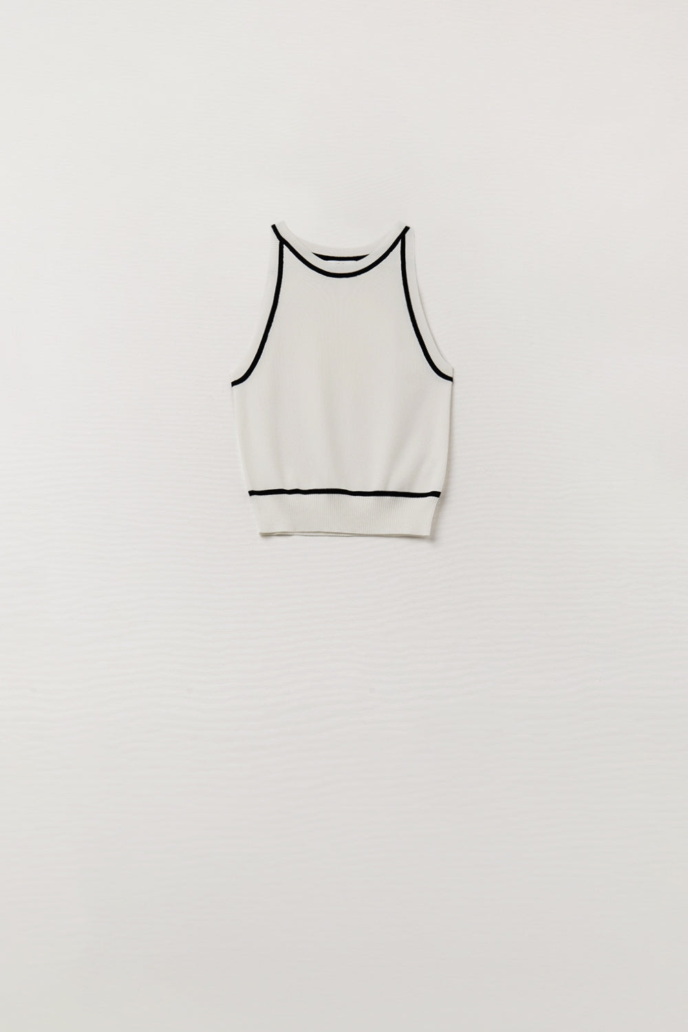 Sleeveless Sweater In White Featuring Black Lines On The Outside