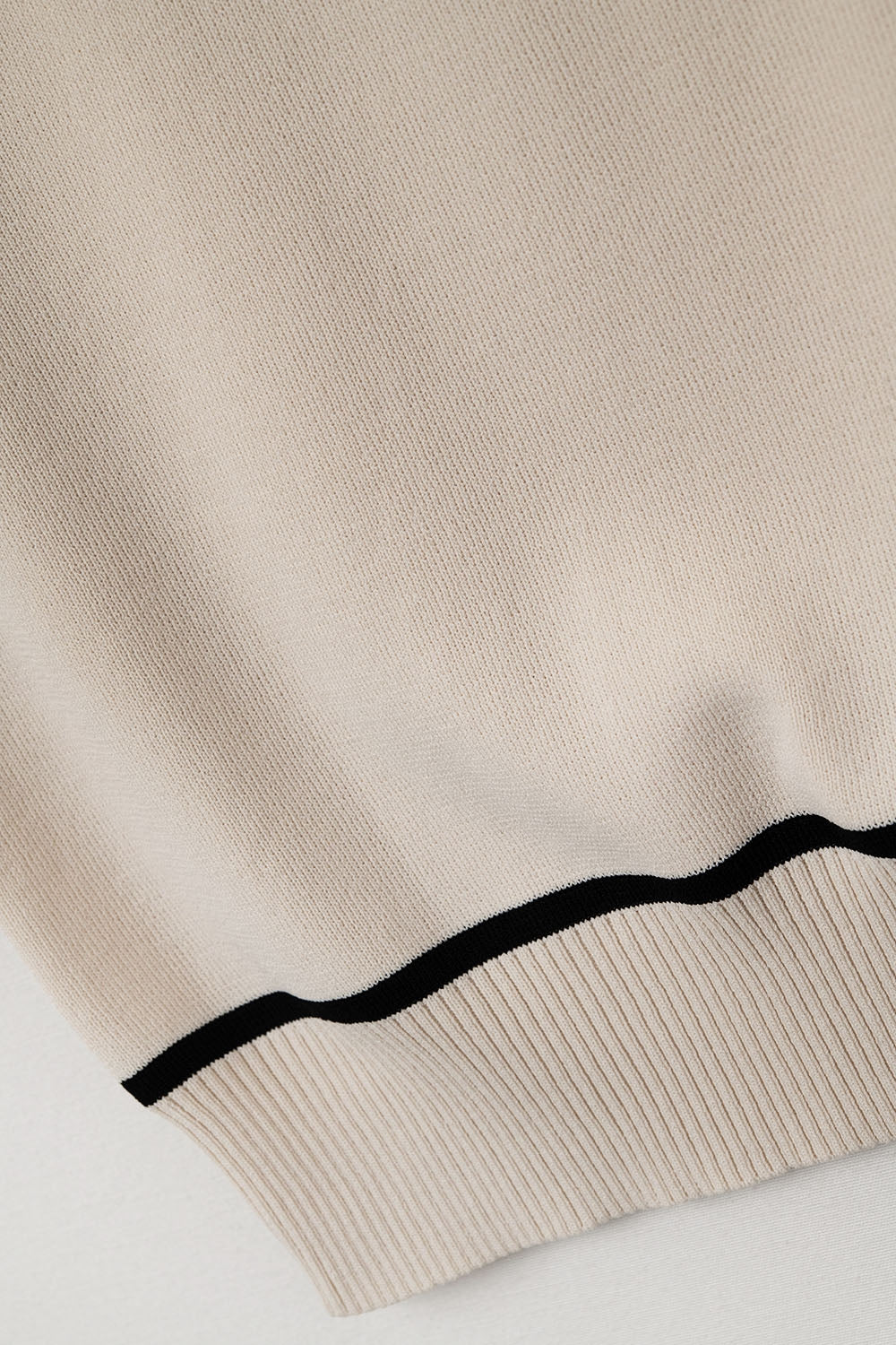 Sleeveless Sweater In Beige Featuring detail Black Lines
