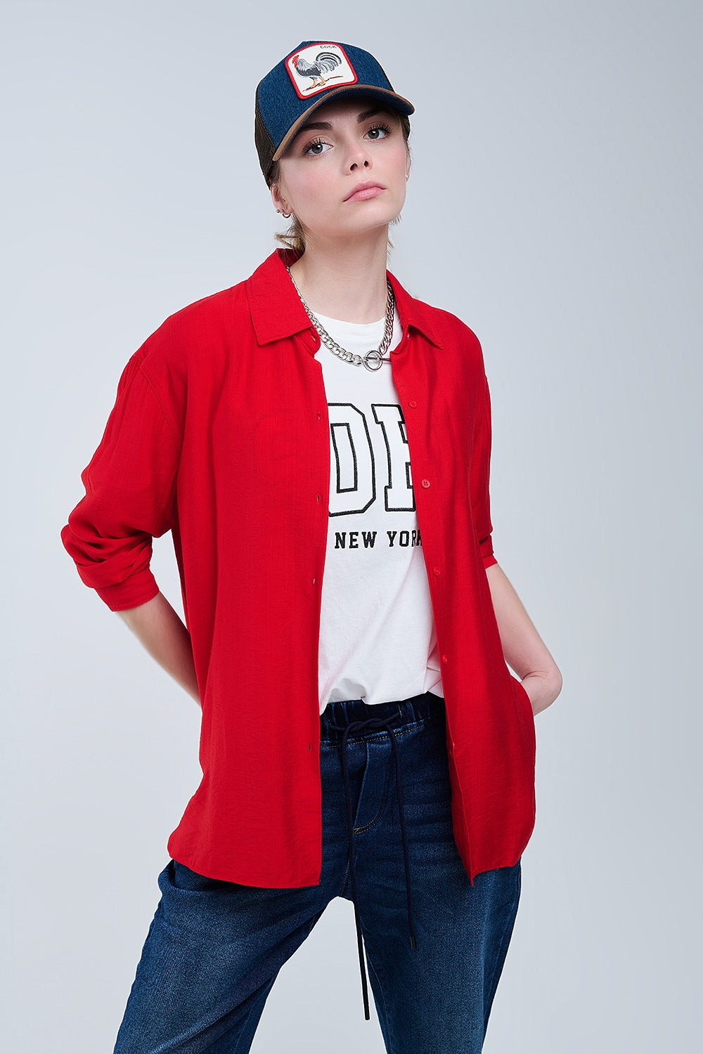 Chemise rouge coupe décontractée, manches 3/4 et ourlet asymétrique