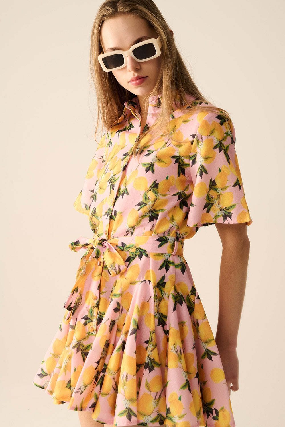 Romantic dress with waistband and lemon print and short sleeves in Pink - dress