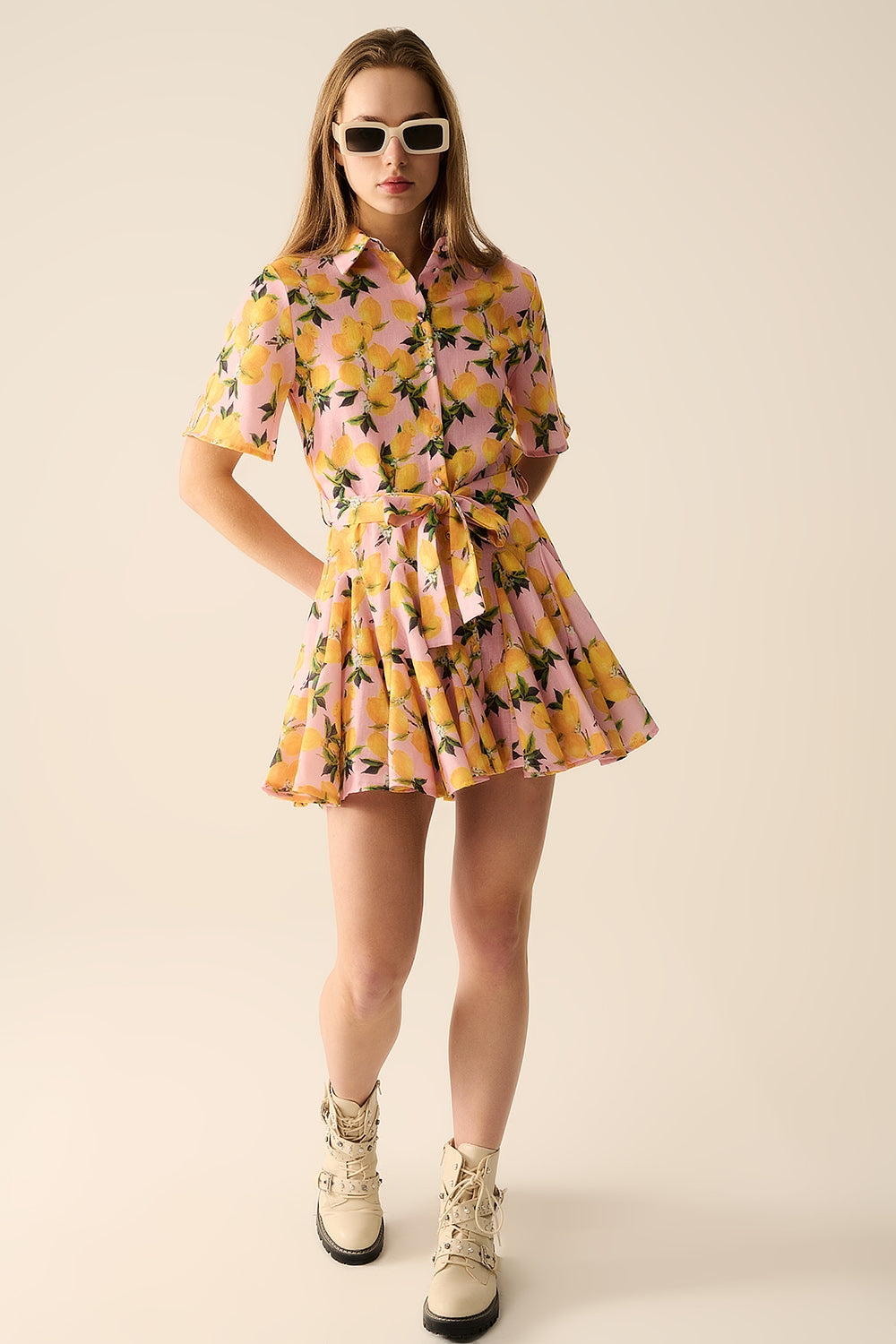 Romantic dress with waistband and lemon print and short sleeves in Pink - dress