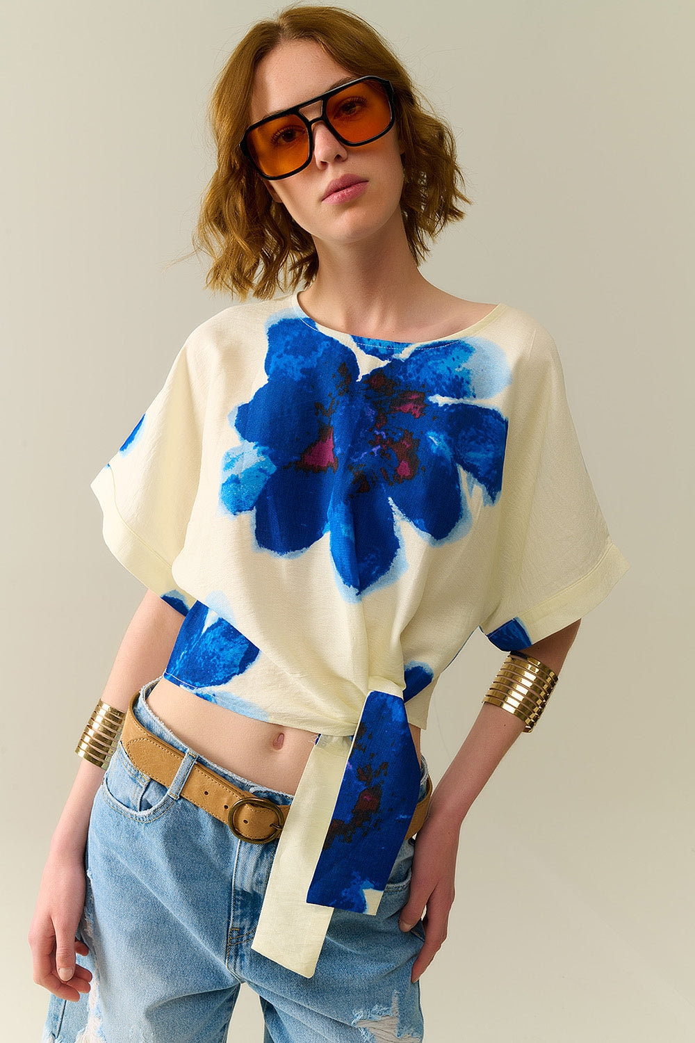Cropped white Blouse With Tropical Floral Print in Blue - Shirts, top