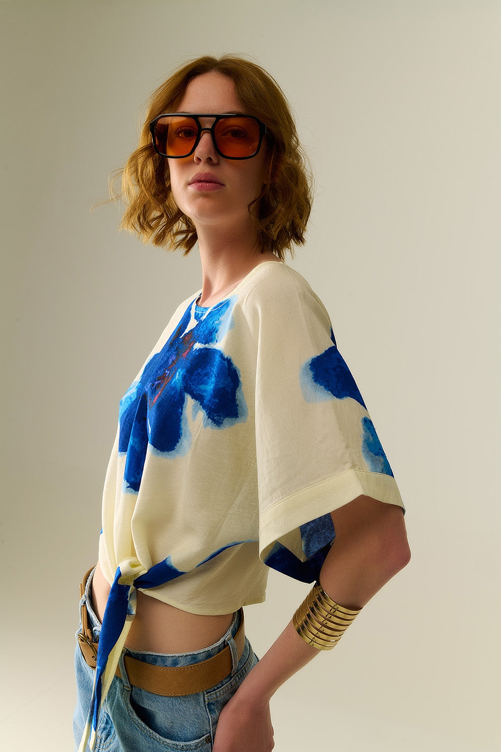 Cropped white Blouse With Tropical Floral Print in Blue - Shirts, top