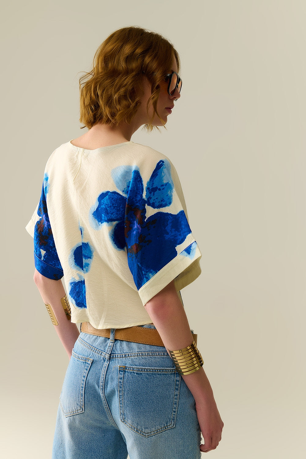 Cropped white Blouse With Tropical Floral Print in Blue - Shirts, top