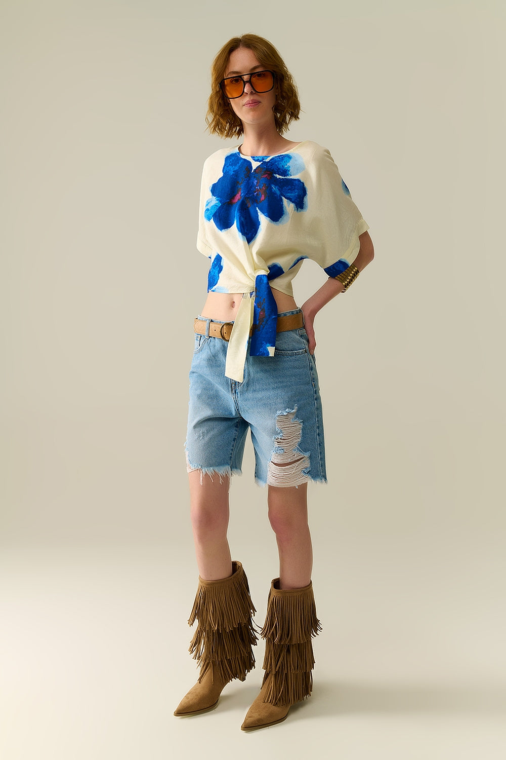 Cropped white Blouse With Tropical Floral Print in Blue - Shirts, top