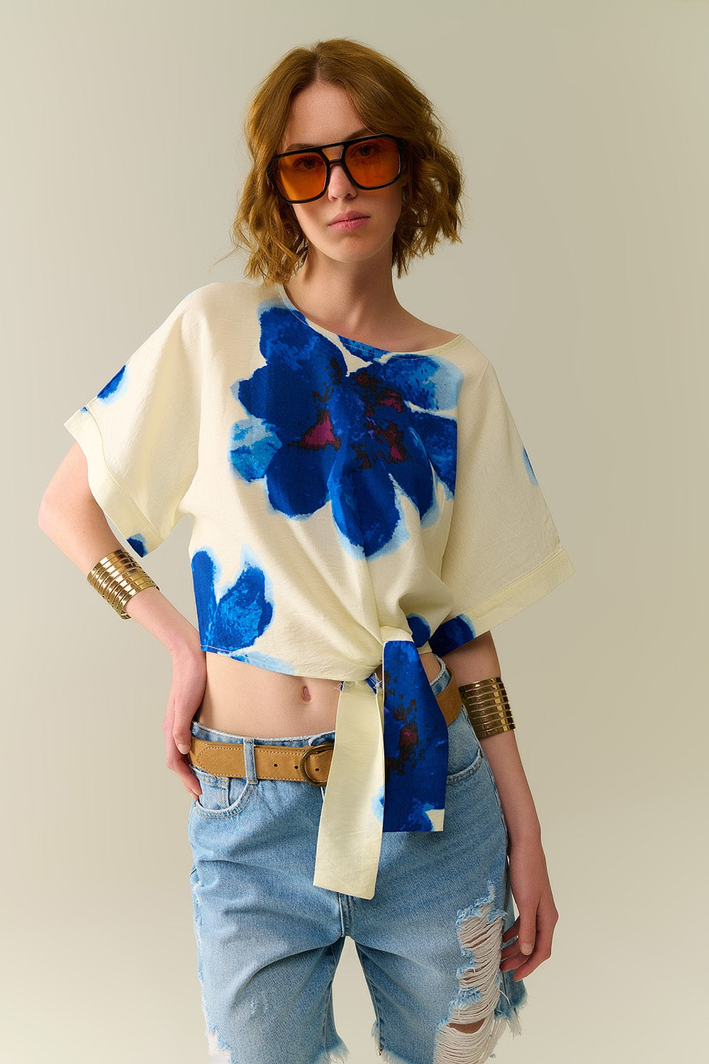Cropped white Blouse With Tropical Floral Print in Blue - Shirts, top