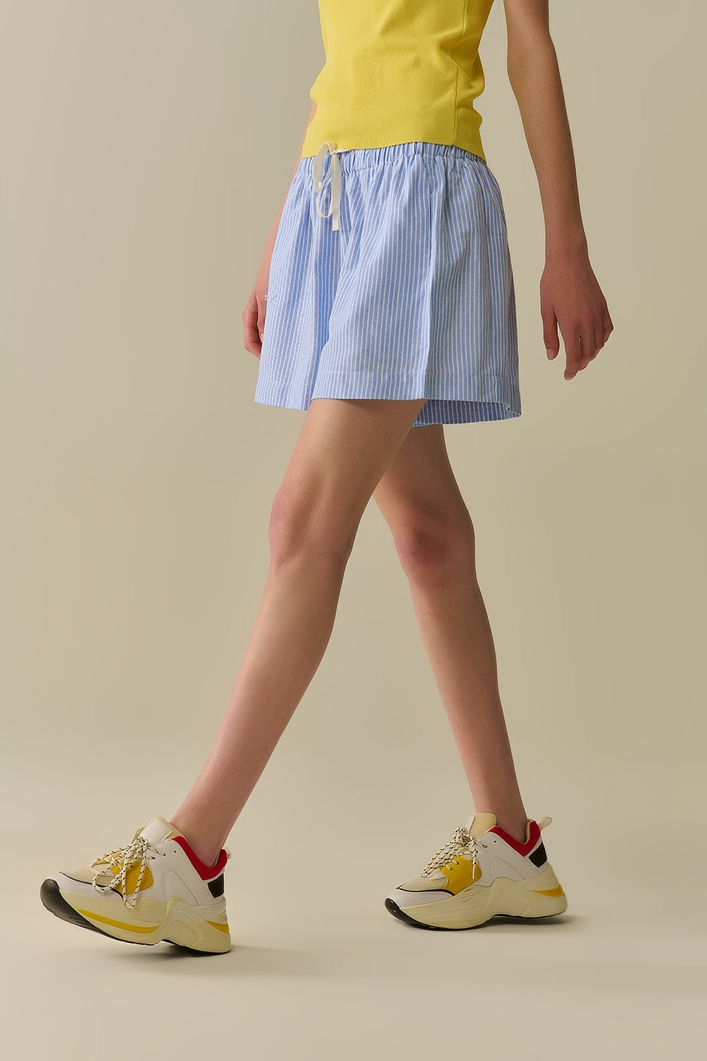 Short with stripes and strings in the waistband - trousers