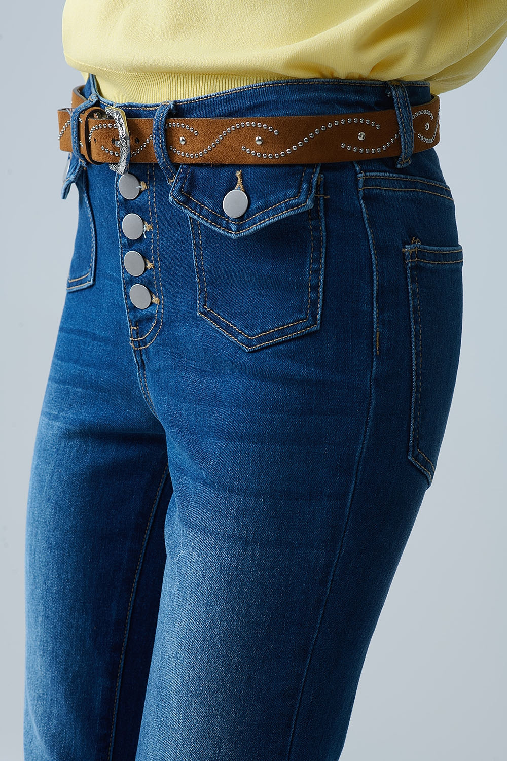 medium wash flared jeans with pockets - Denim