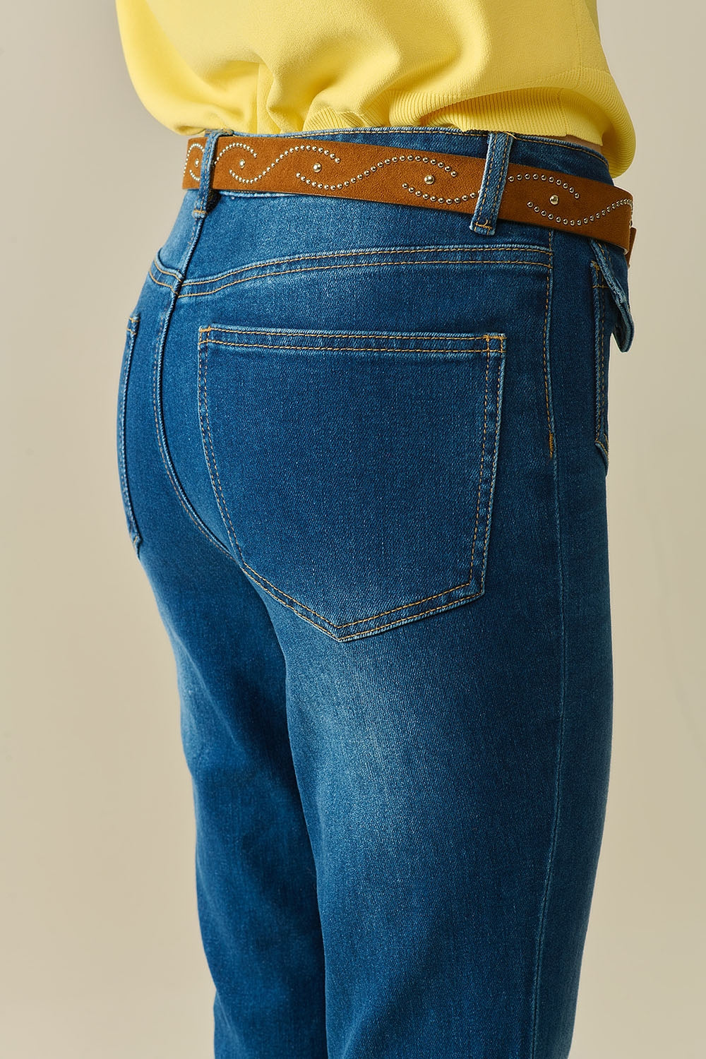 medium wash flared jeans with pockets - Denim