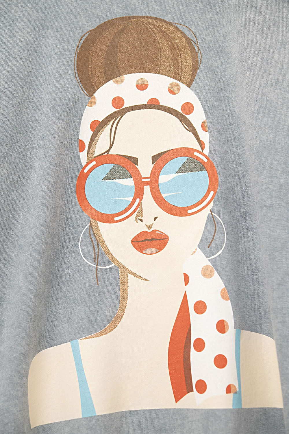 grey T-shirt made in Italy with a vintage girl graphic - top