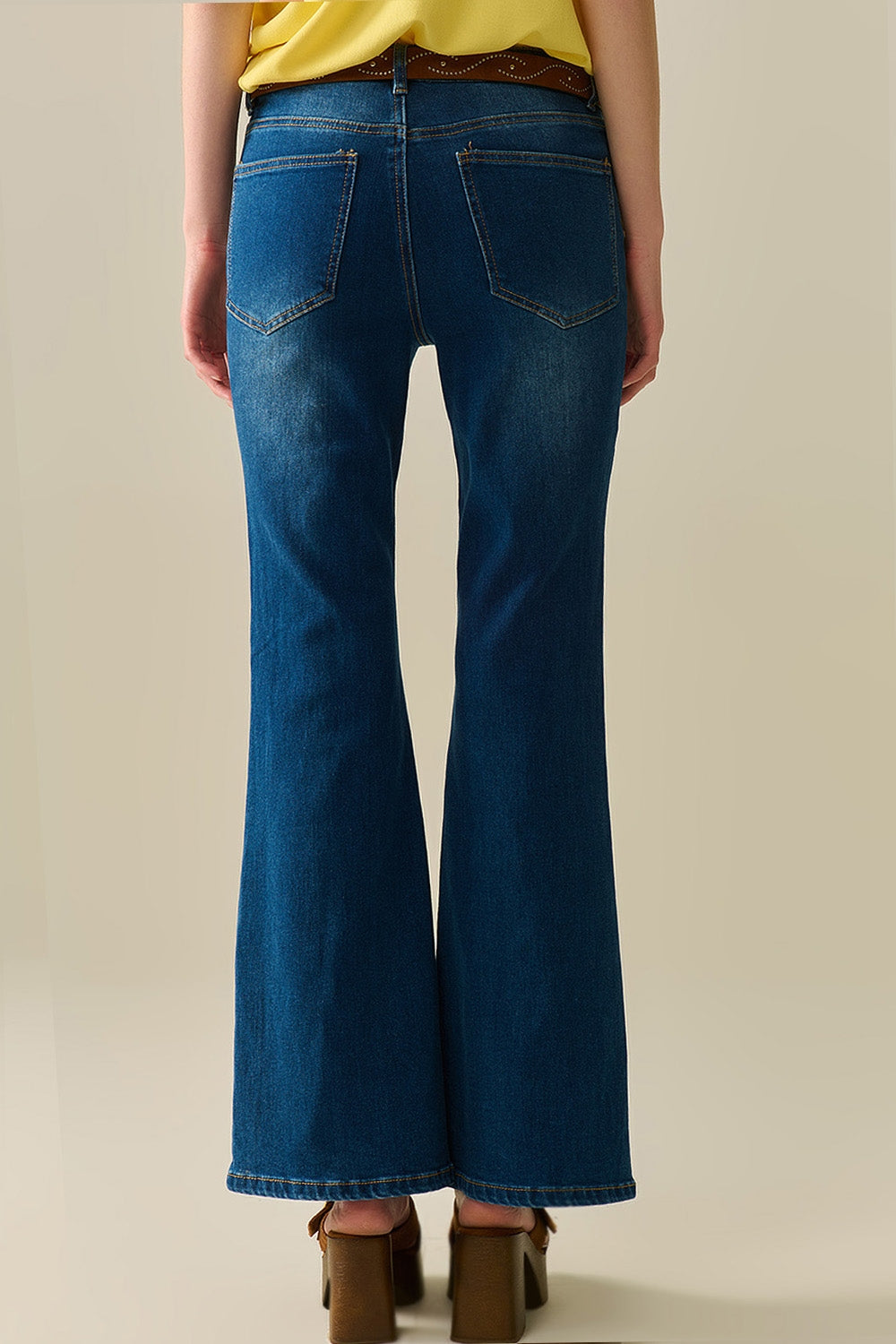 medium wash flared jeans with pockets - Denim