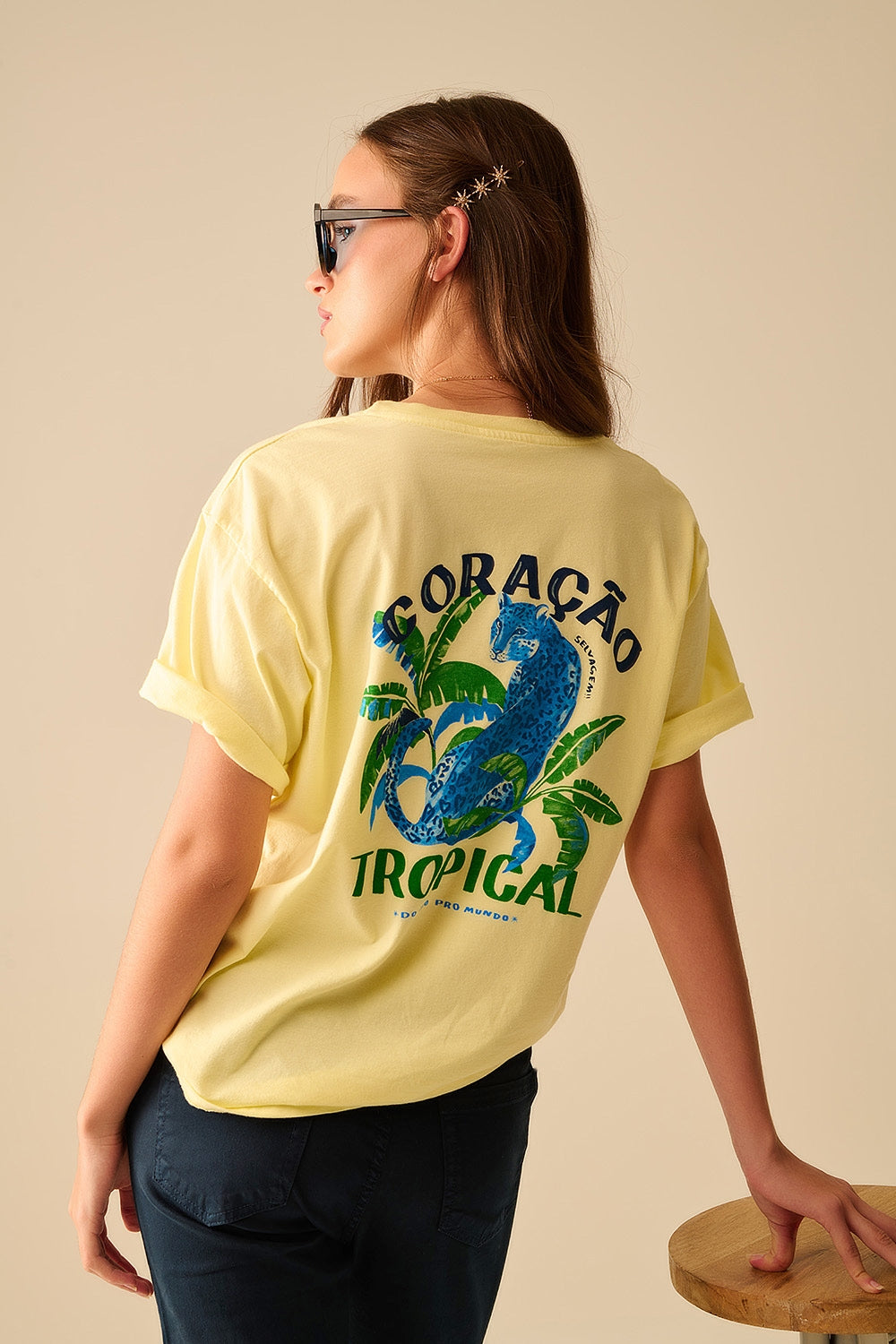 T-shirt jaune fabriqué en Italie avec imprimé graphique tropical